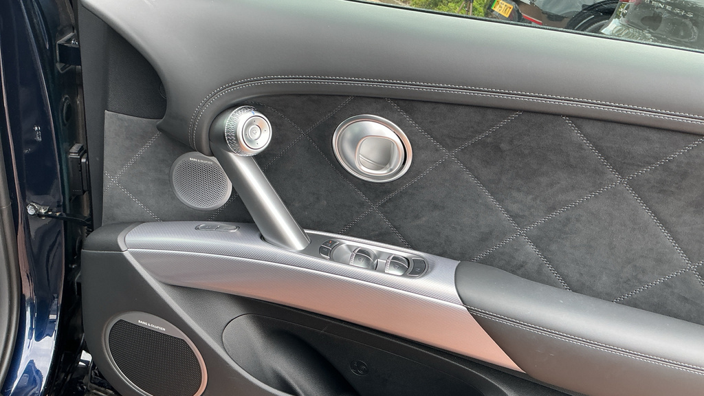 Genesis GV60 168Kw Premium 77.4Kwh Comfort Silver #30