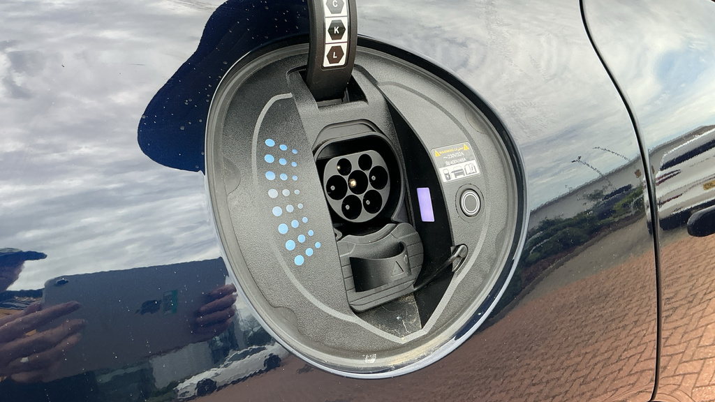 Genesis GV60 168Kw Premium 77.4Kwh Comfort Silver #21