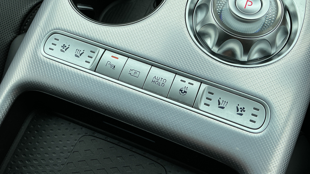 Genesis GV60 168Kw Premium 77.4Kwh Comfort Silver #42