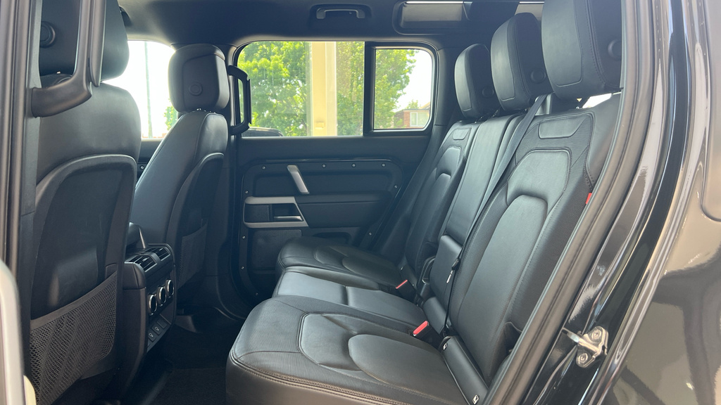 Land Rover Defender 110 Defender 3.0 D300 X-dynamic Hse 110 7 Se KW22BHY Black #4