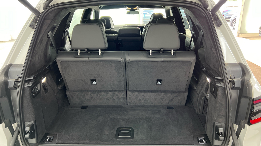BMW X7 Xdrive M60i Step Ultimate Pack Black #32