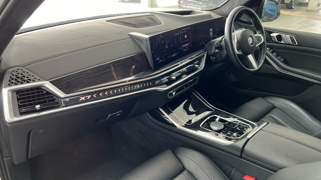 BMW X7 Xdrive M60i Step Ultimate Pack Black #7