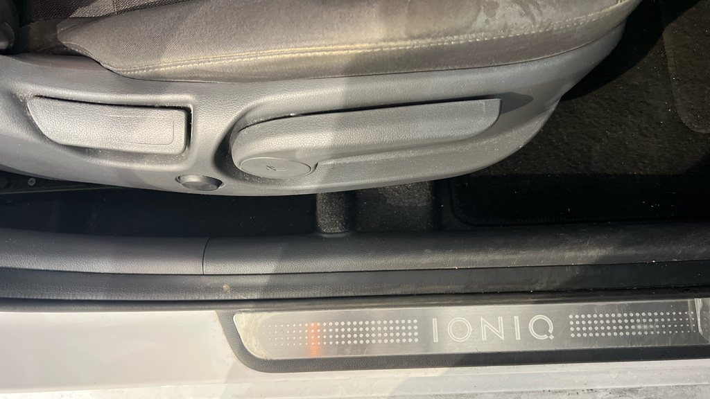Hyundai Ioniq Hatchback  #35