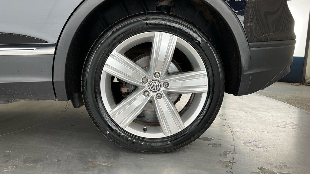Volkswagen Tiguan Match Black #18