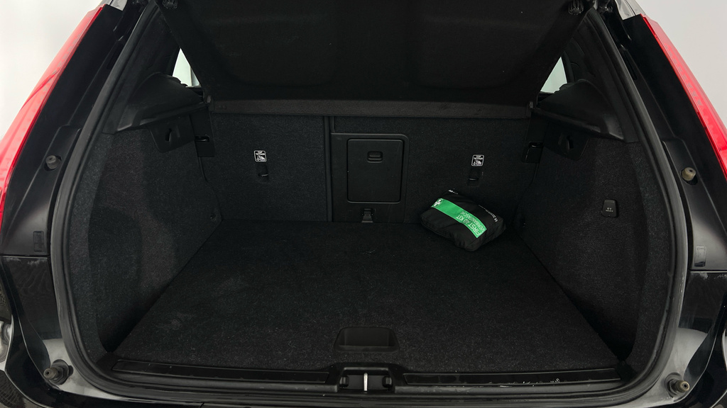 Volvo XC40 Xc40 1.5 T3 163 Momentum Geartronic Black #5