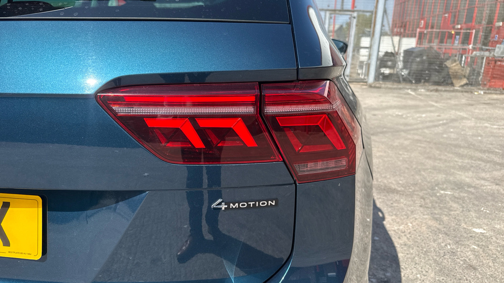 Volkswagen Tiguan Elegance Blue #26