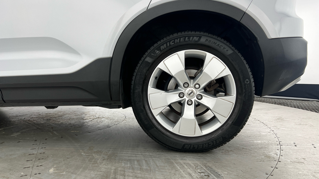 Volvo XC40 Xc40 1.5 T3 163 Momentum Geartronic Silver #4