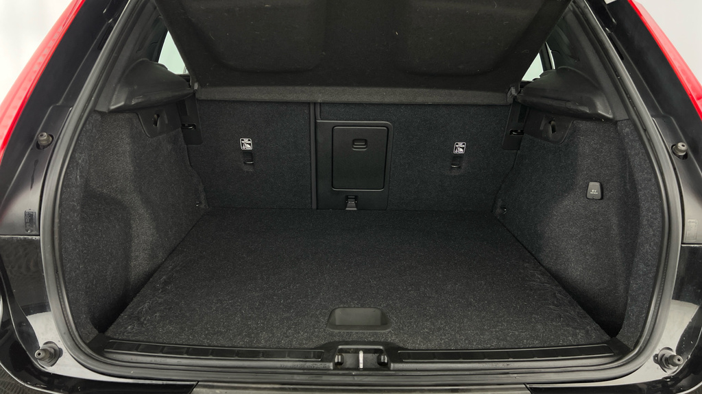 Volvo XC40 Xc40 2.0 B4p Momentum 7 Speed Black #5