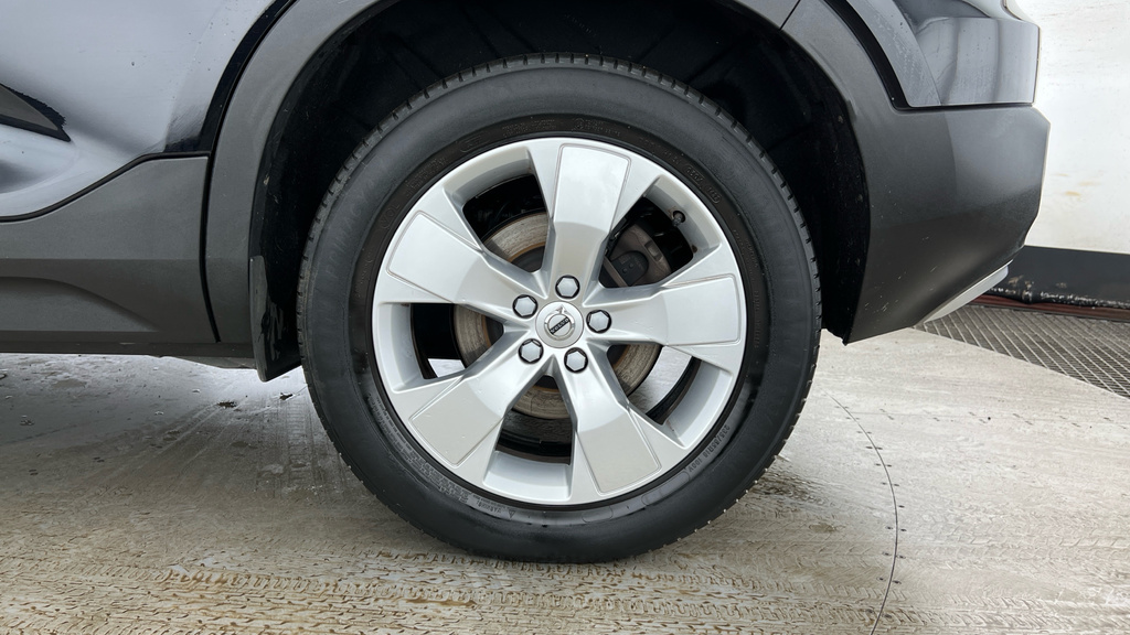 Volvo XC40 Xc40 2.0 B4p Momentum 7 Speed Black #4
