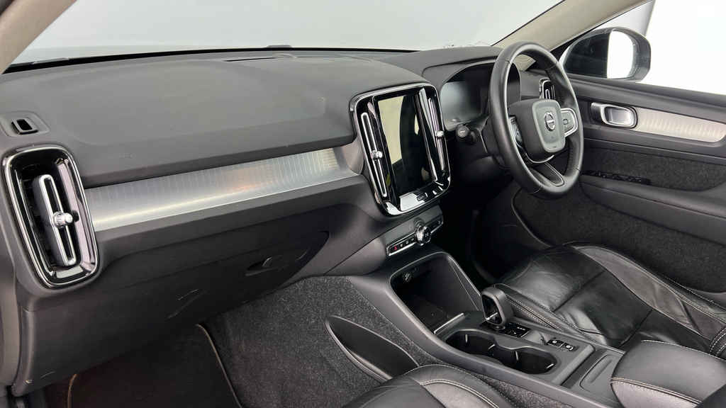 Volvo XC40 Xc40 2.0 B4p Momentum 7 Speed Black #6