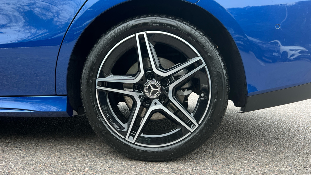 Mercedes-Benz CLA Class Cla 200 Amg Line Premium Plus Coupe Blue #26
