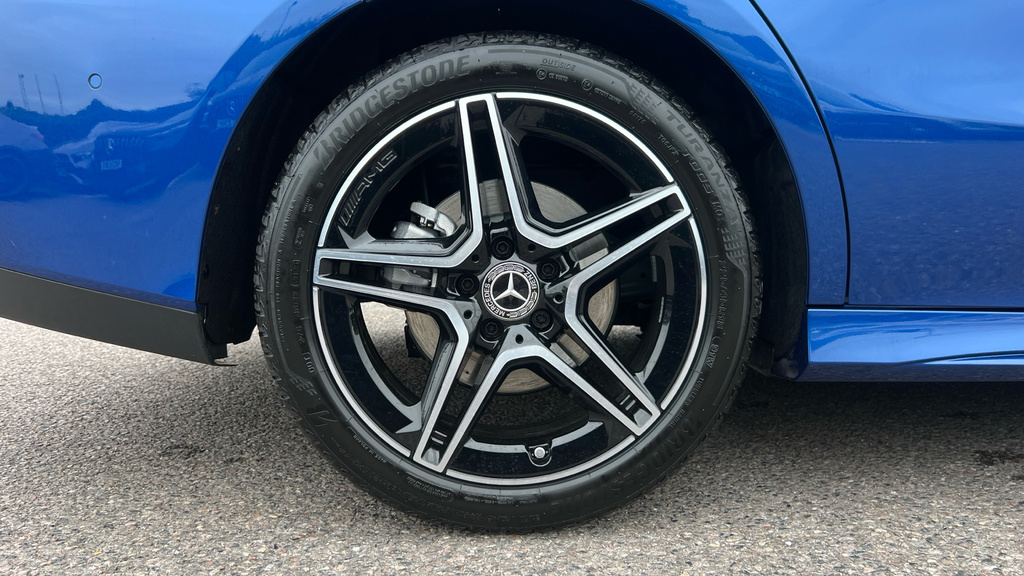 Mercedes-Benz CLA Class Cla 200 Amg Line Premium Plus Coupe Blue #27