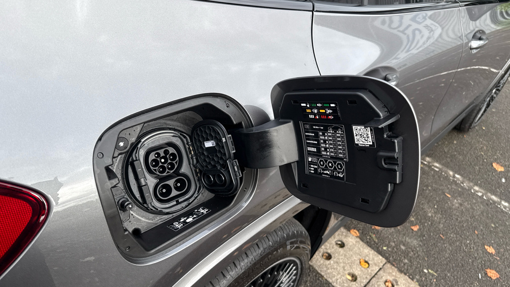 Mercedes-Benz EQA Eqa 250 140Kw Urban Edition 70.5Kwh Black #28