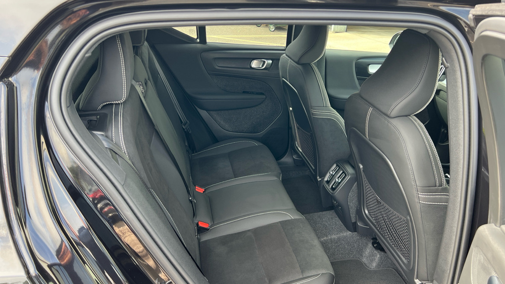 Volvo XC40 Black Edition Plus B4 Mild Hybrid White #23