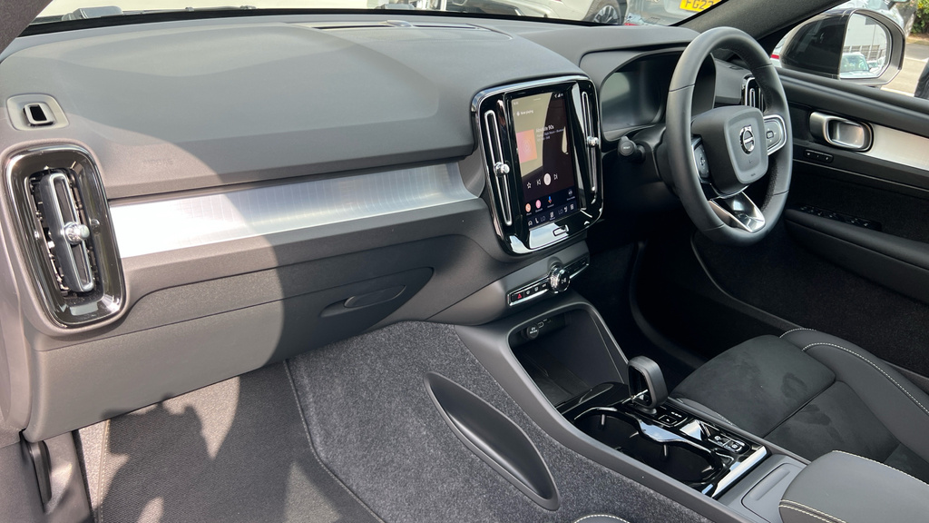 Volvo XC40 Black Edition Plus B4 Mild Hybrid White #18