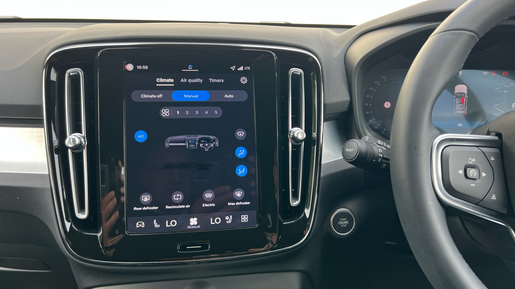 Volvo XC40 Black Edition Plus B4 Mild Hybrid White #12