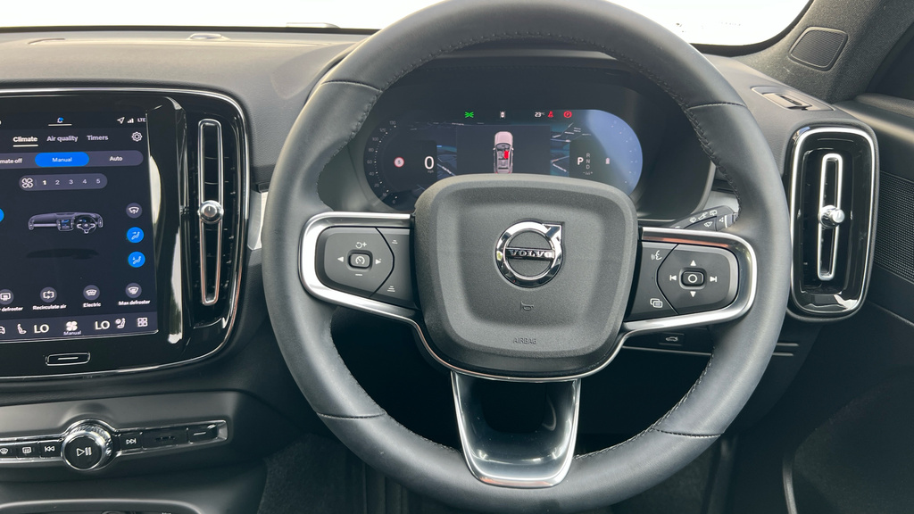 Volvo XC40 Black Edition Plus B4 Mild Hybrid White #10
