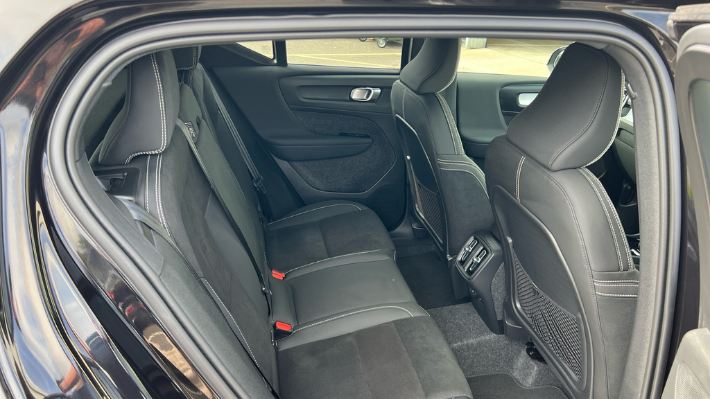 Volvo XC40 Black Edition Plus B4 Mild Hybrid White #6