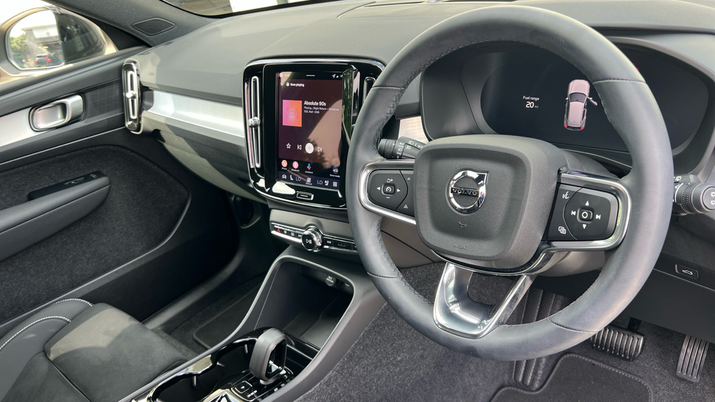 Volvo XC40 Black Edition Plus B4 Mild Hybrid White #4