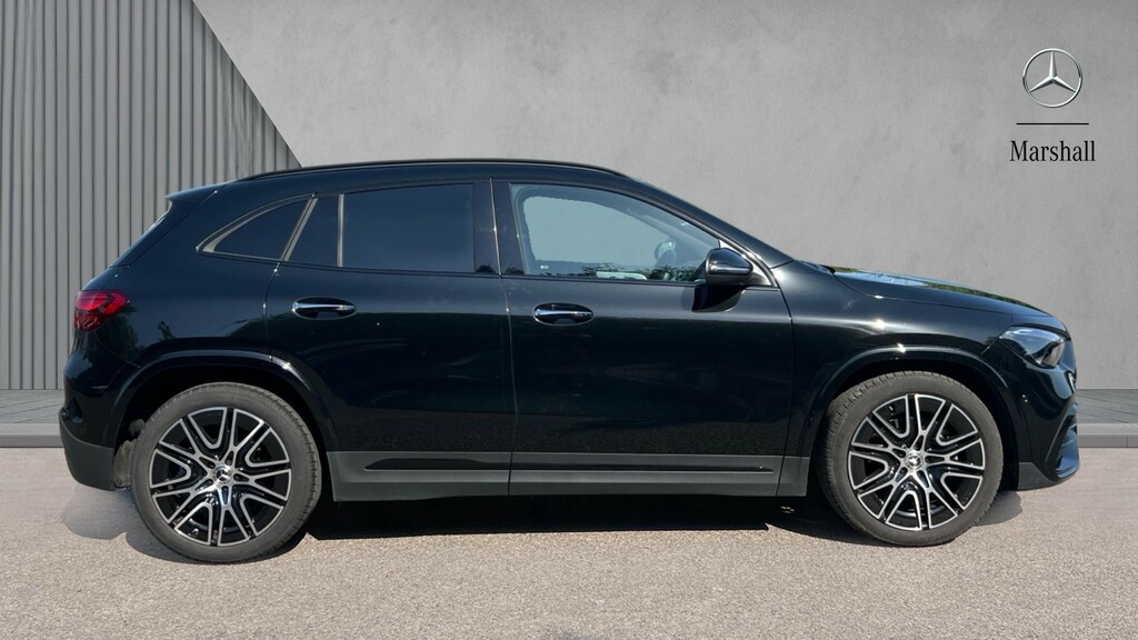 Mercedes-Benz GLA Class Gla 200 Amg Line Premium Black #4