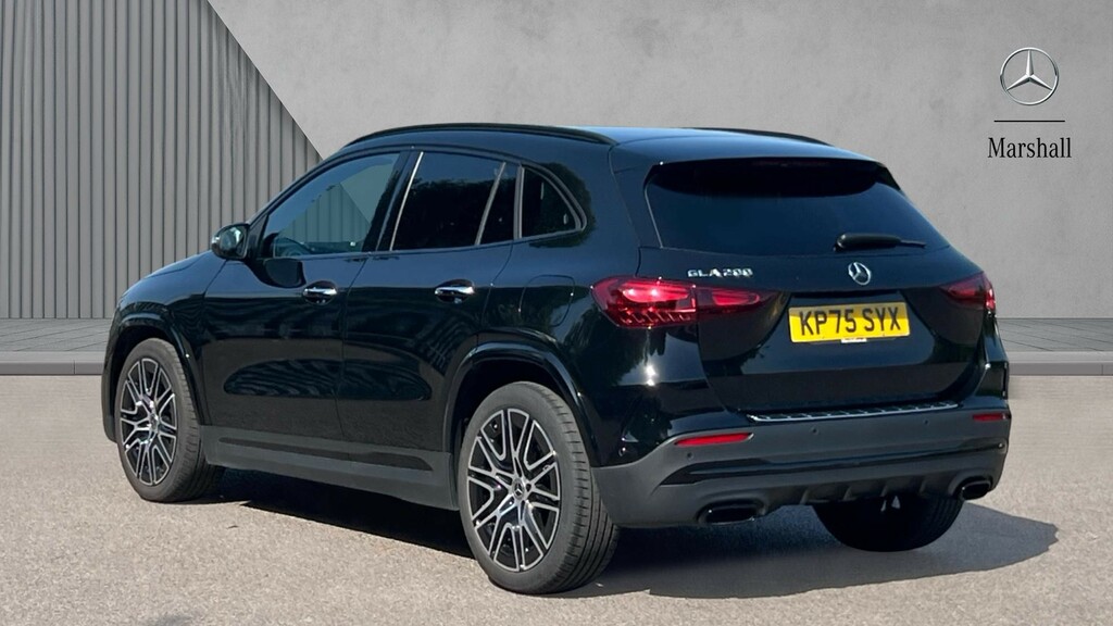 Mercedes-Benz GLA Class Gla 200 Amg Line Premium Black #2