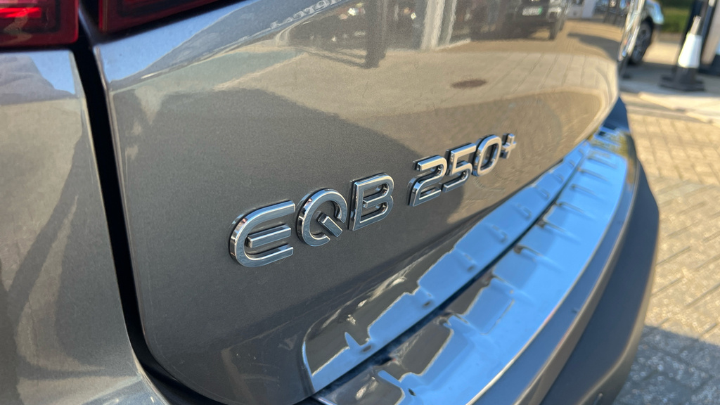 Mercedes-Benz EQB Eqb 250Plus Urban Edition Red #21