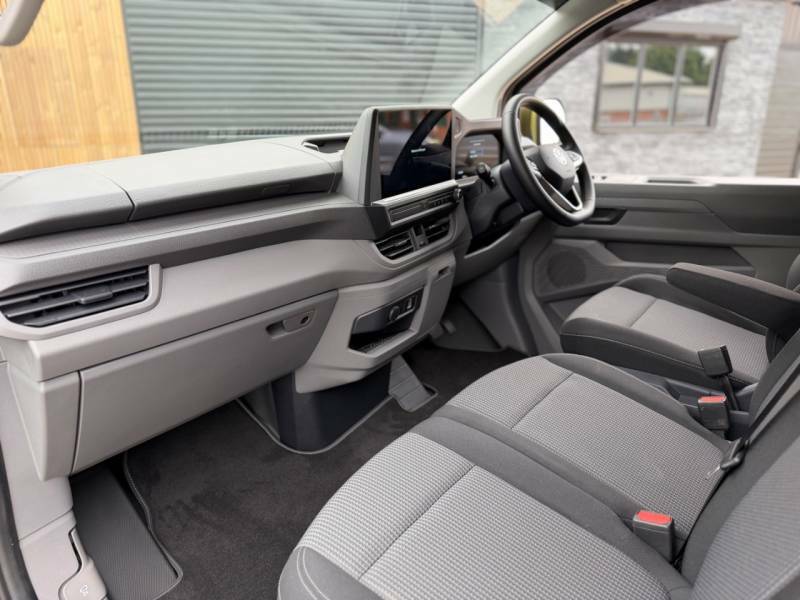 Volkswagen Transporter 2.0 Tdi 150 Commerce Pro Van 4Motion - 2025 VN75TUW Green #6