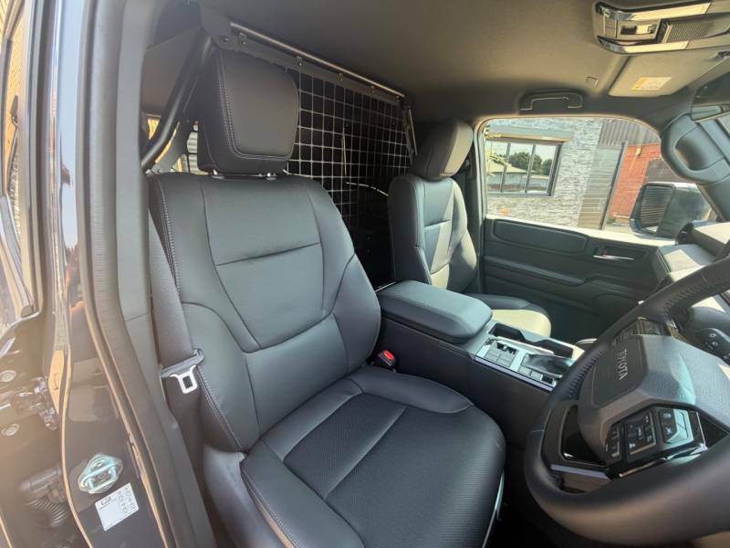 Toyota Land Cruiser 2.8 48V Hybrid Commercial Grey #6
