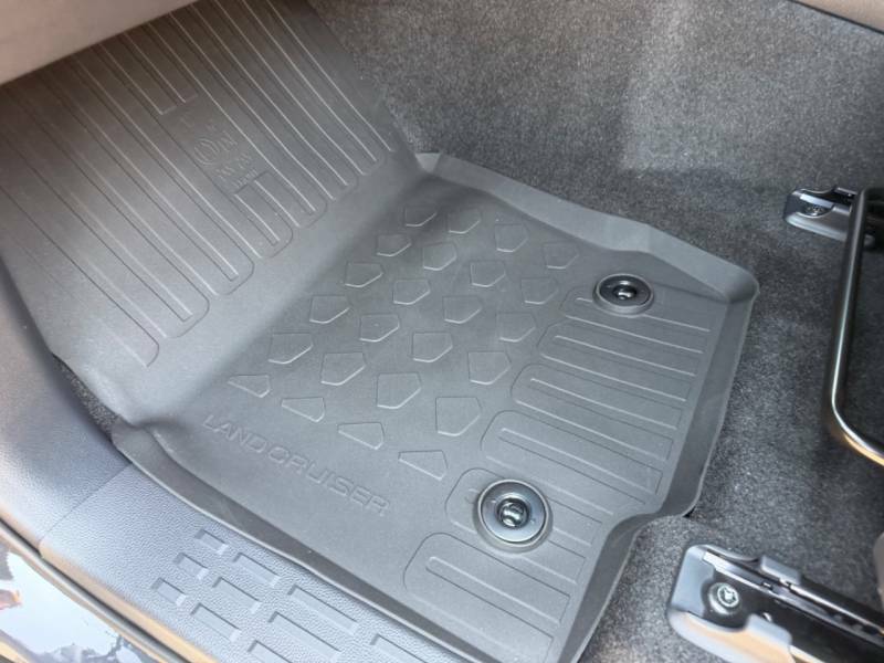 Toyota Land Cruiser 2.8L Null Grey #28
