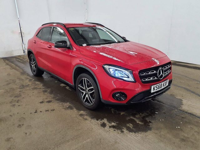 Mercedes-Benz GLA Class 1.6 Gla180 Urban Edition Red
