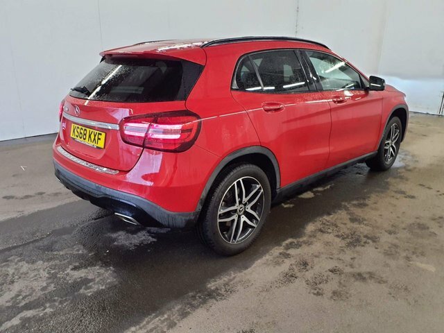 Mercedes-Benz GLA Class 1.6 Gla180 Urban Edition KS68KXF Red #4