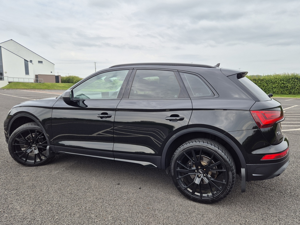 Audi Q5 2.0 Tdi Black #2