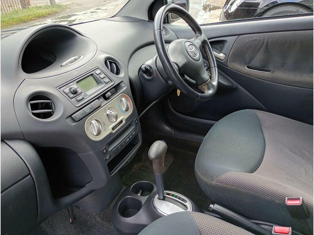 Toyota Yaris 1.3 Vvt-i T Spirit Silver #14