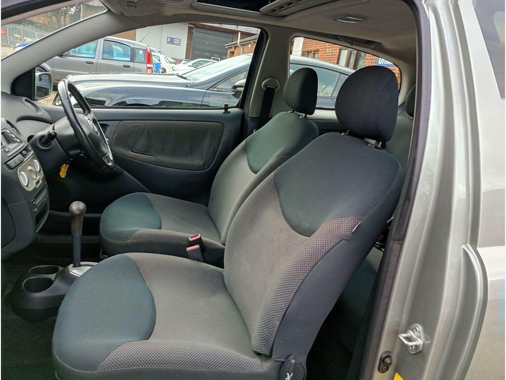 Toyota Yaris 1.3 Vvt-i T Spirit Silver #12