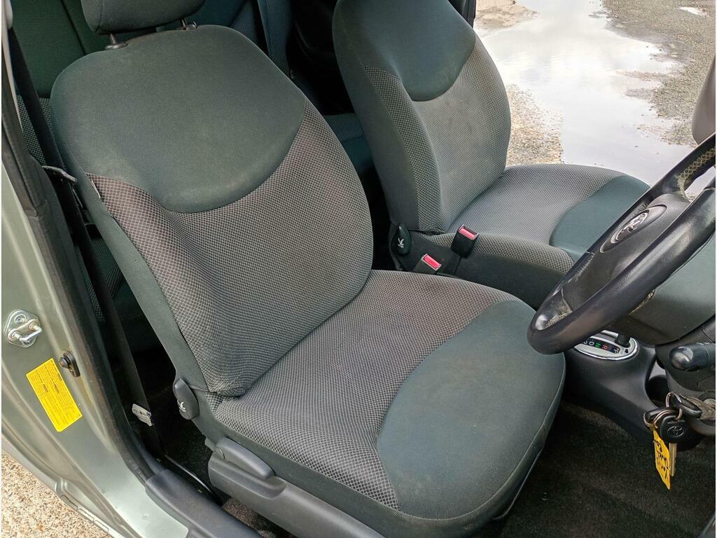 Toyota Yaris 1.3 Vvt-i T Spirit Silver #16