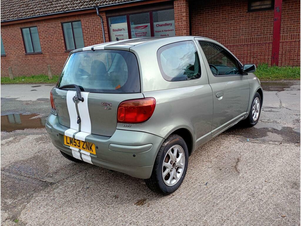 Toyota Yaris 1.3 Vvt-i T Spirit Green #4