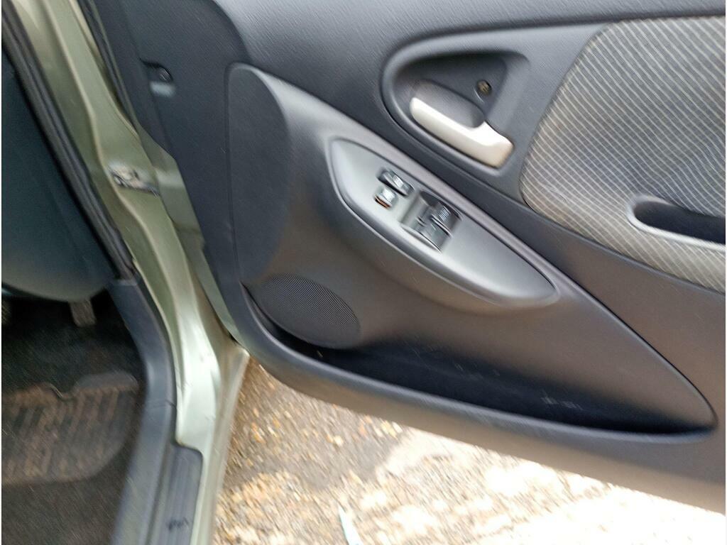 Toyota Yaris 1.3 Vvt-i T Spirit Silver #17