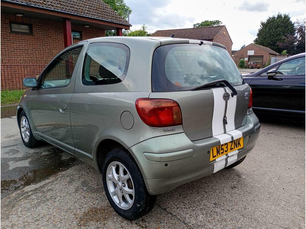 Toyota Yaris 1.3 Vvt-i T Spirit Green #5