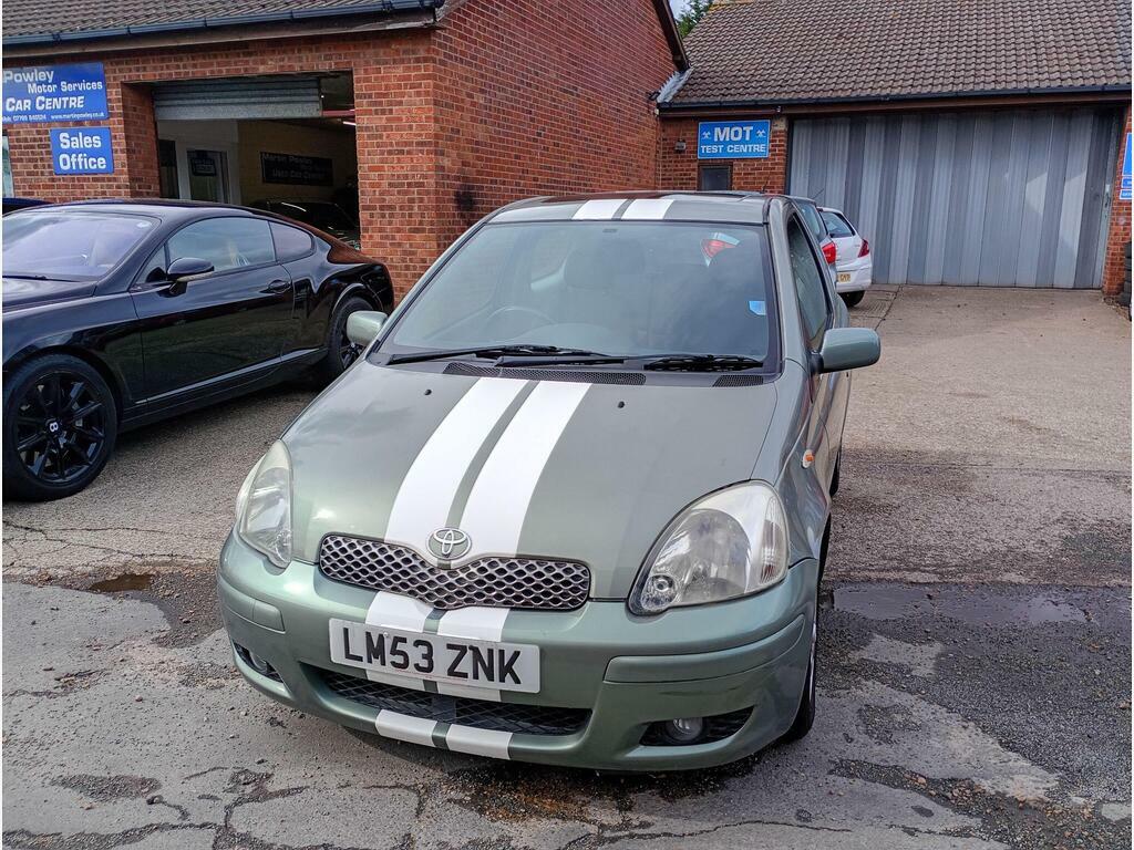 Toyota Yaris 1.3 Vvt-i T Spirit Green #2