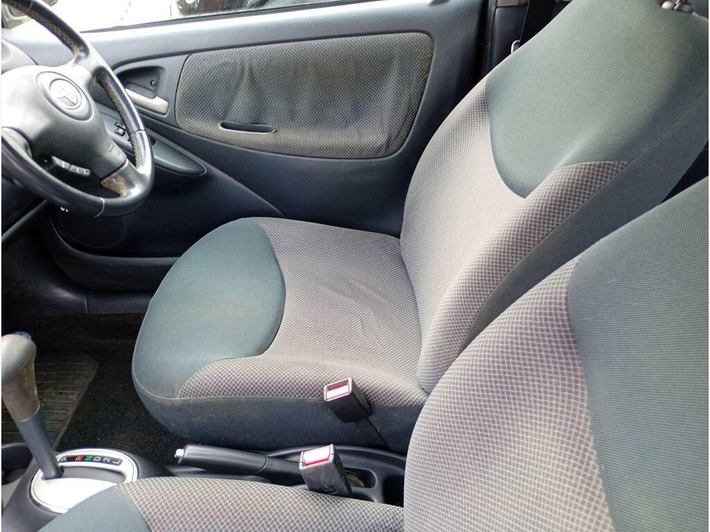 Toyota Yaris 1.3 Vvt-i T Spirit Silver #10