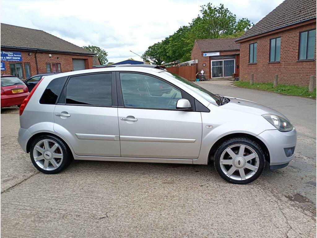 Ford Fiesta 1.25 Zetec Climate Silver #4