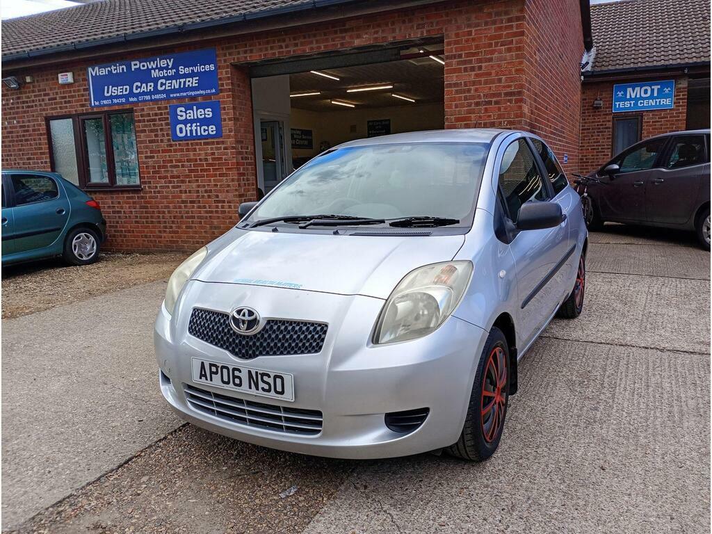 Toyota Yaris 1.0 Vvt-i T2 Silver #2