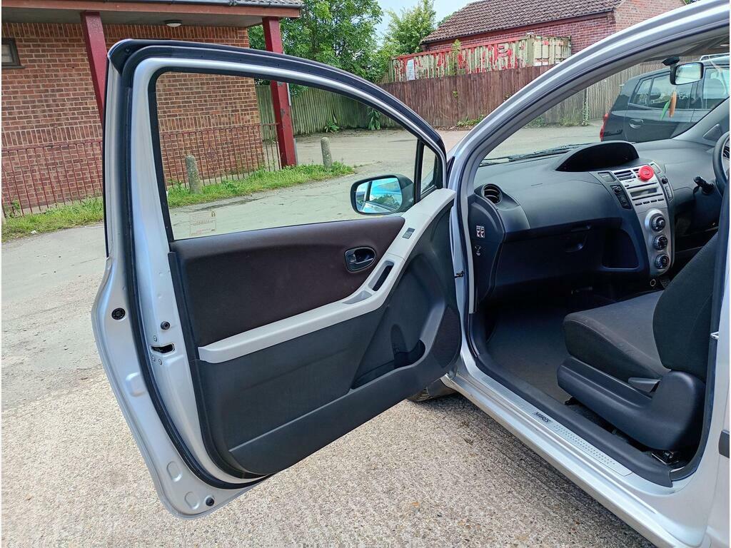 Toyota Yaris 1.3 T3 Multimode Silver #12