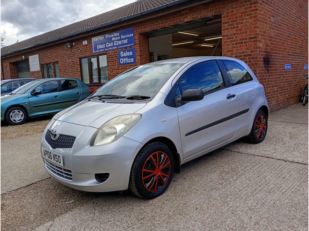 Toyota Yaris 1.0 Vvt-i T2 Silver