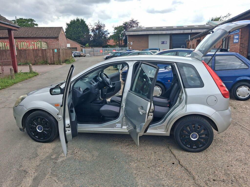 Ford Fiesta Hatchback 1.4 Red #28