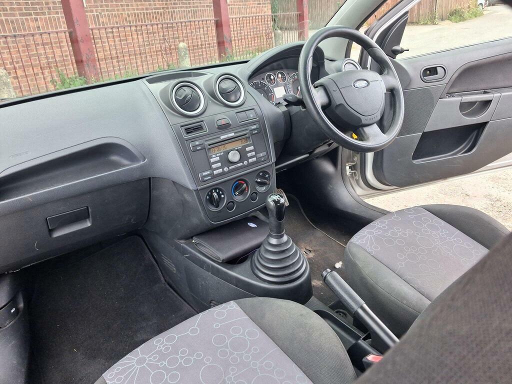 Ford Fiesta Hatchback 1.4 Red #26