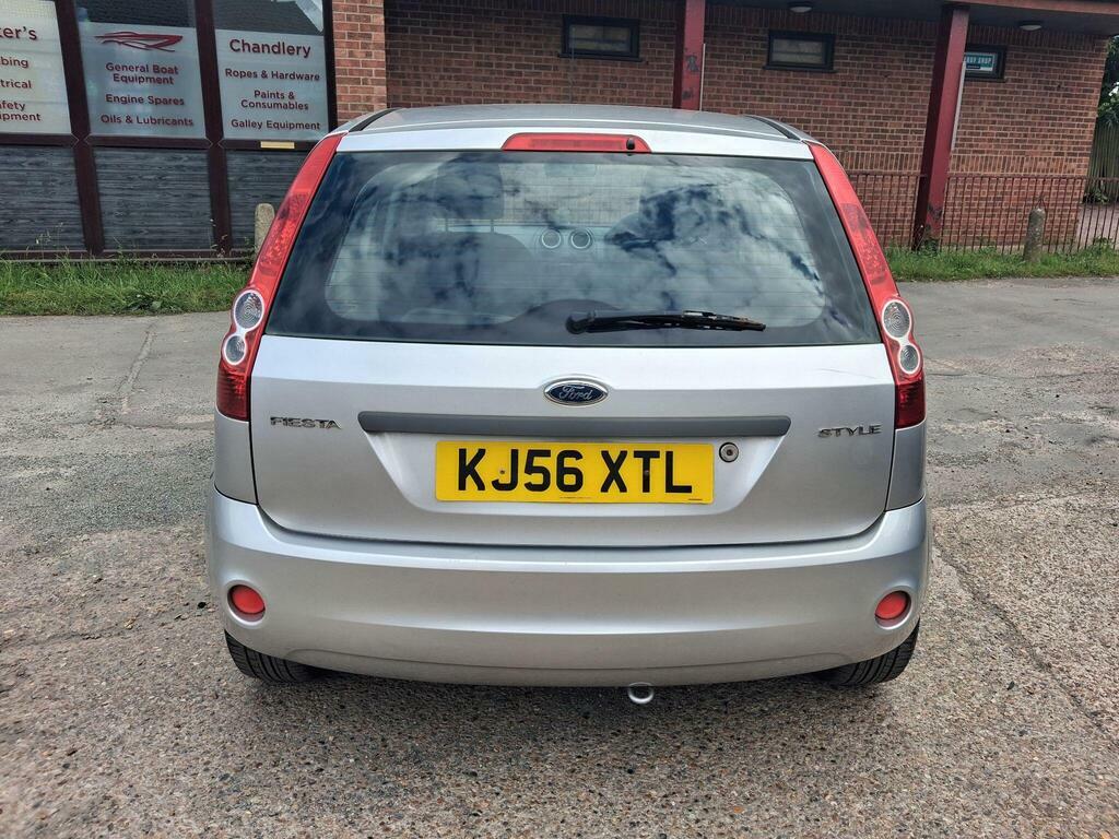 Ford Fiesta Hatchback 1.4 Red #8