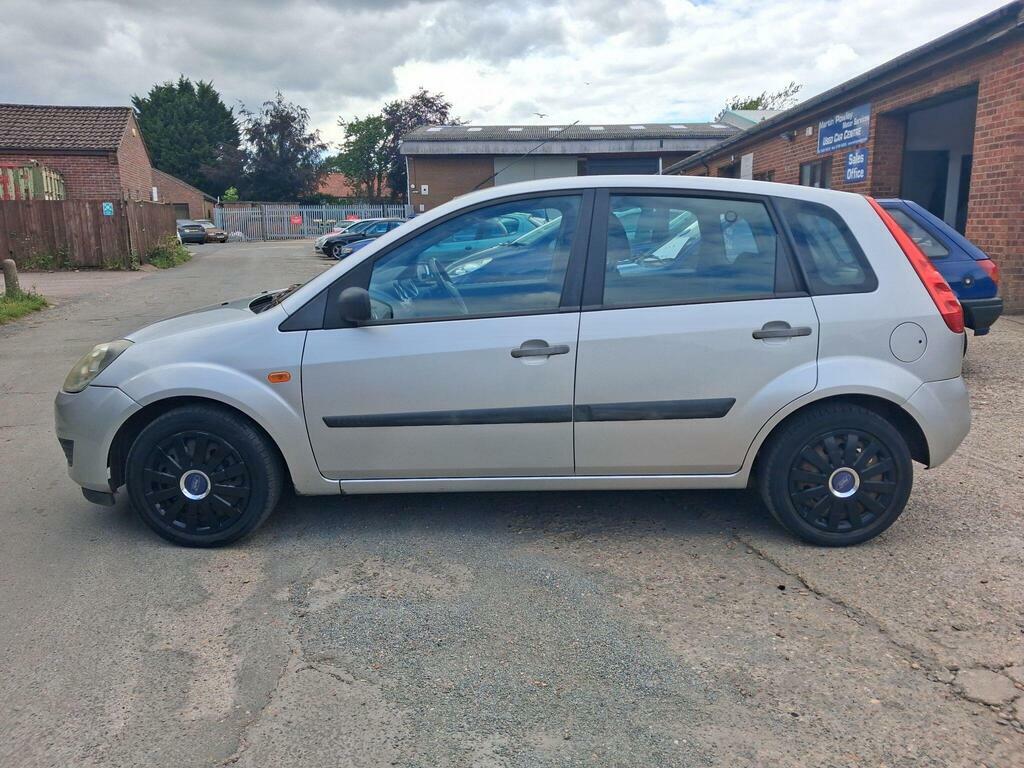 Ford Fiesta Hatchback 1.4 Red #9
