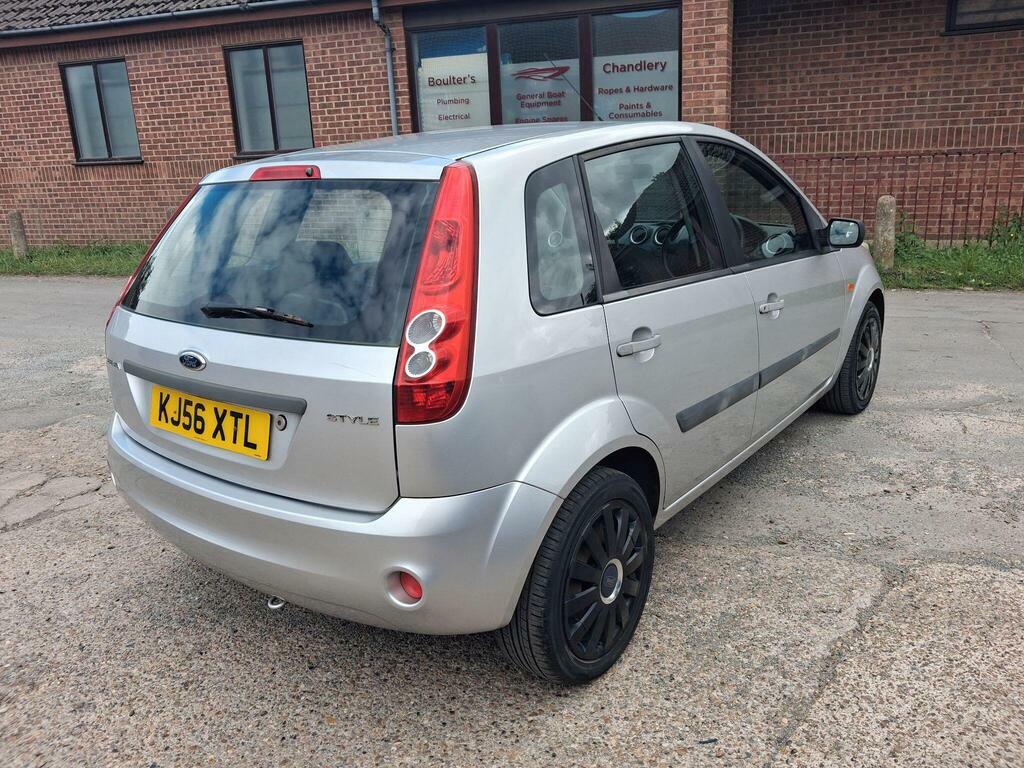 Ford Fiesta Hatchback 1.4 Red #6