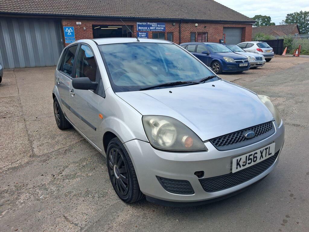 Ford Fiesta Hatchback 1.4 Red #4
